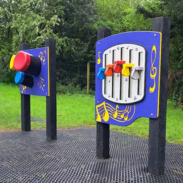 Darželio lauko muzikiniai instrumentai su grojamais moduliais